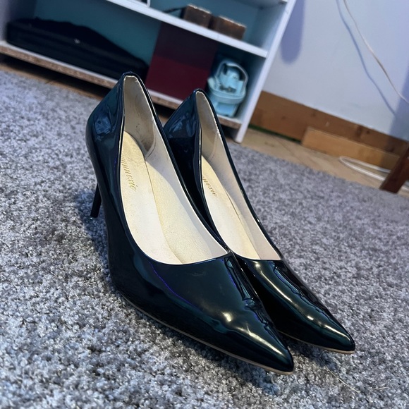 These are a size 9 in women’s heel. - Picture 2 of 4